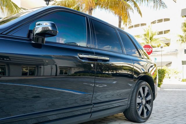 Used 2023 Rolls-Royce Cullinan w/ Cullinan Package image 11