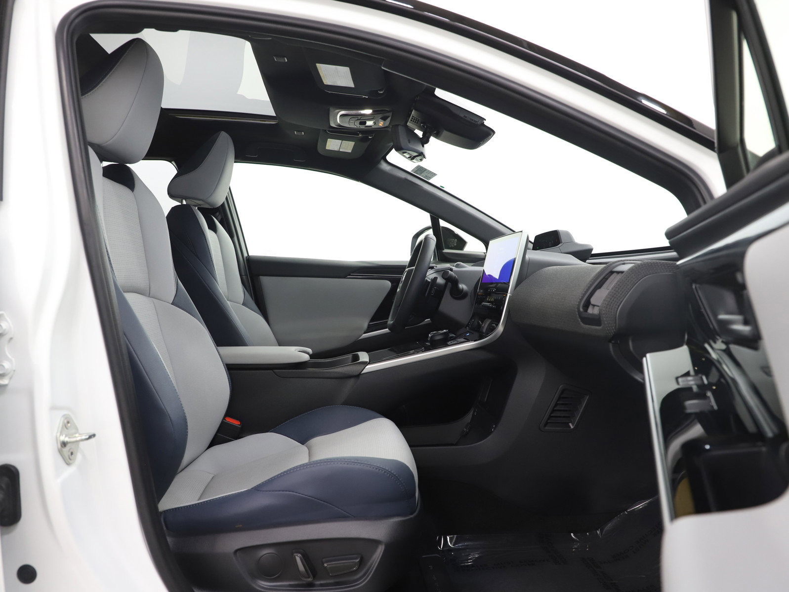 Used 2024 Subaru Solterra Touring w/ Touring Package image 11