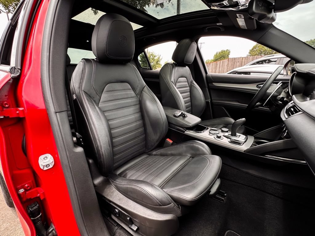 Used 2025 Alfa Romeo Stelvio Sprint AWD/4WD image 24