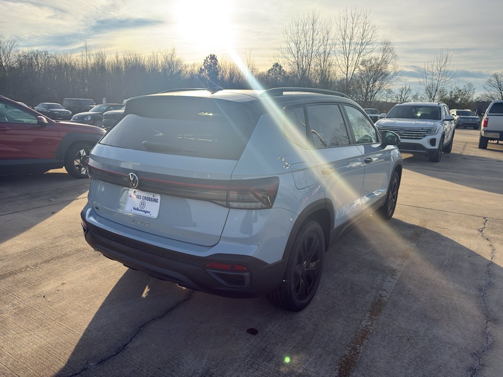 New 2026 Volkswagen Taos SE FWD image 5