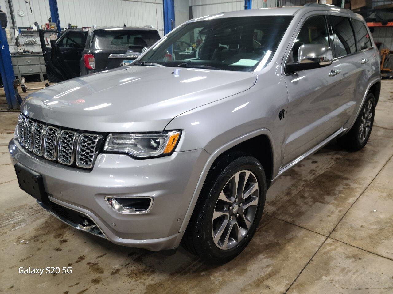 Used 2018 Jeep Grand Cherokee Overland image 4