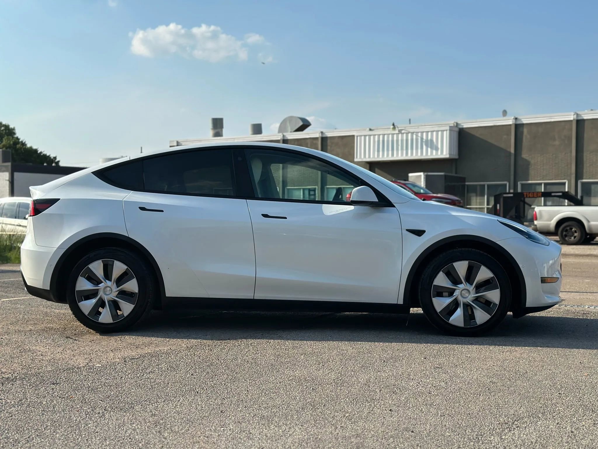 Used 2021 Tesla Model Y Long Range image 8