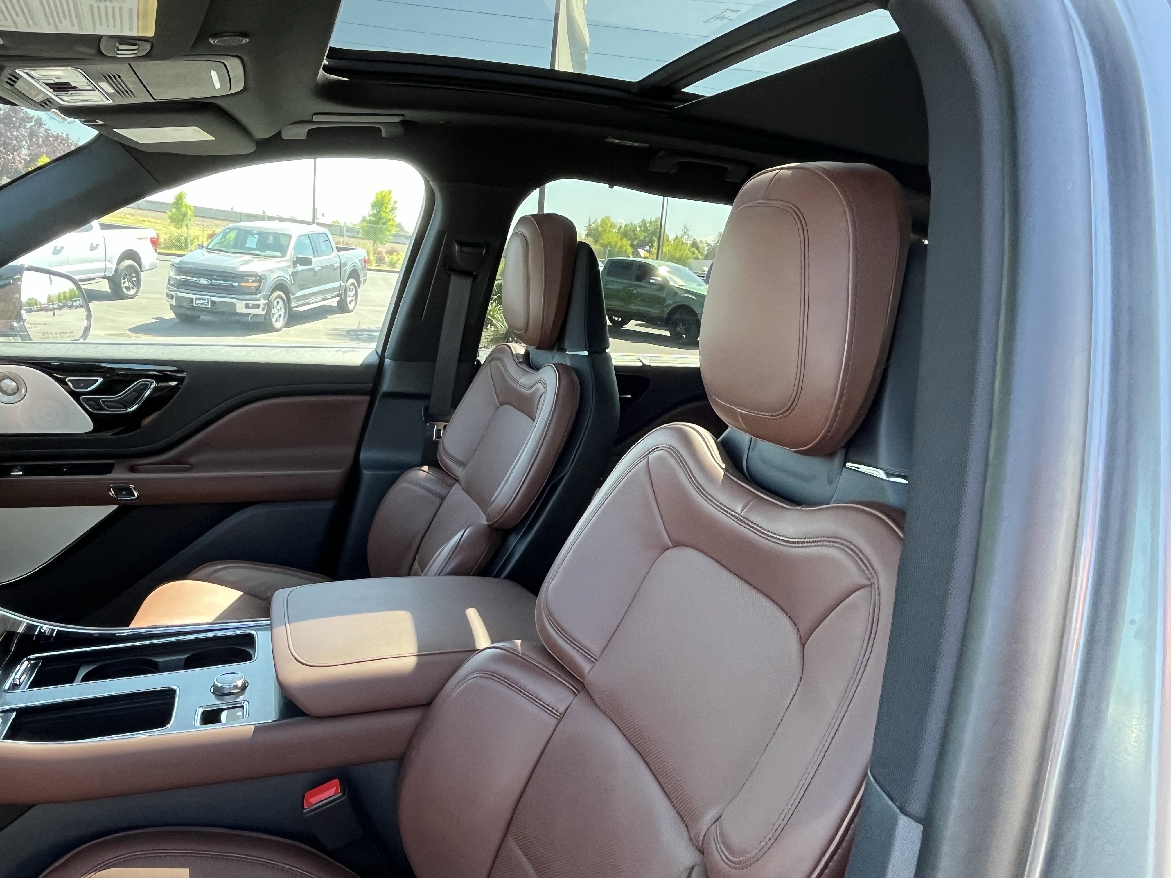 Used 2025 Lincoln Aviator Reserve w/ Equipment Group 201A AWD/4WD image 15