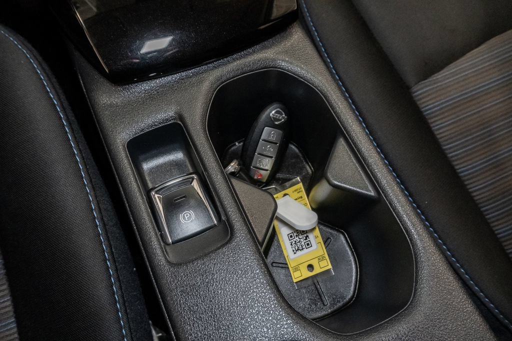 Used 2020 Nissan Leaf SV w/ SV Technology Package FWD image 24