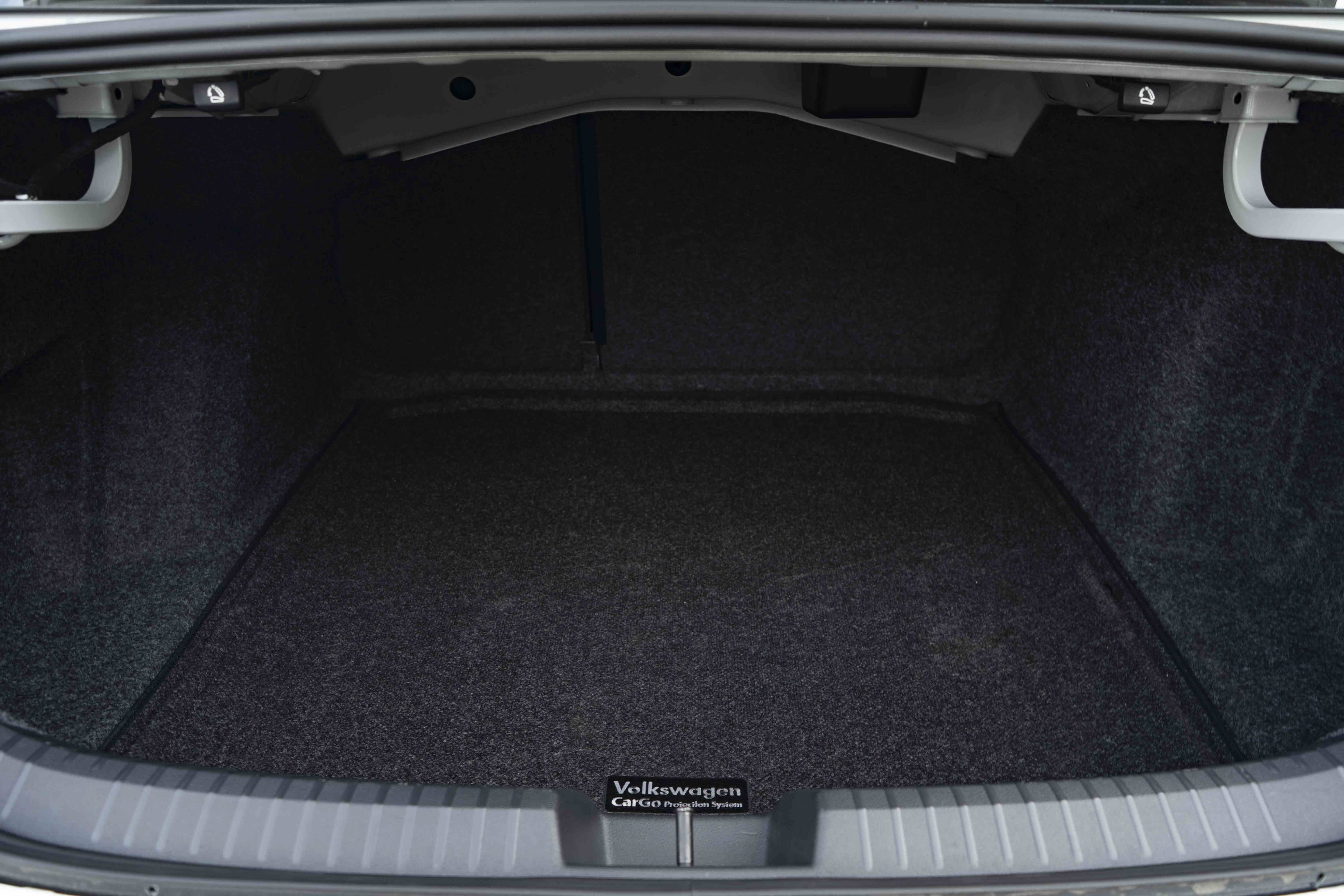 Certified 2026 Volkswagen Jetta SE FWD image 40