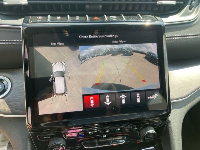 Certified 2023 Jeep Grand Cherokee Limited w/ Luxury Tech Group II AWD/4WD image 19