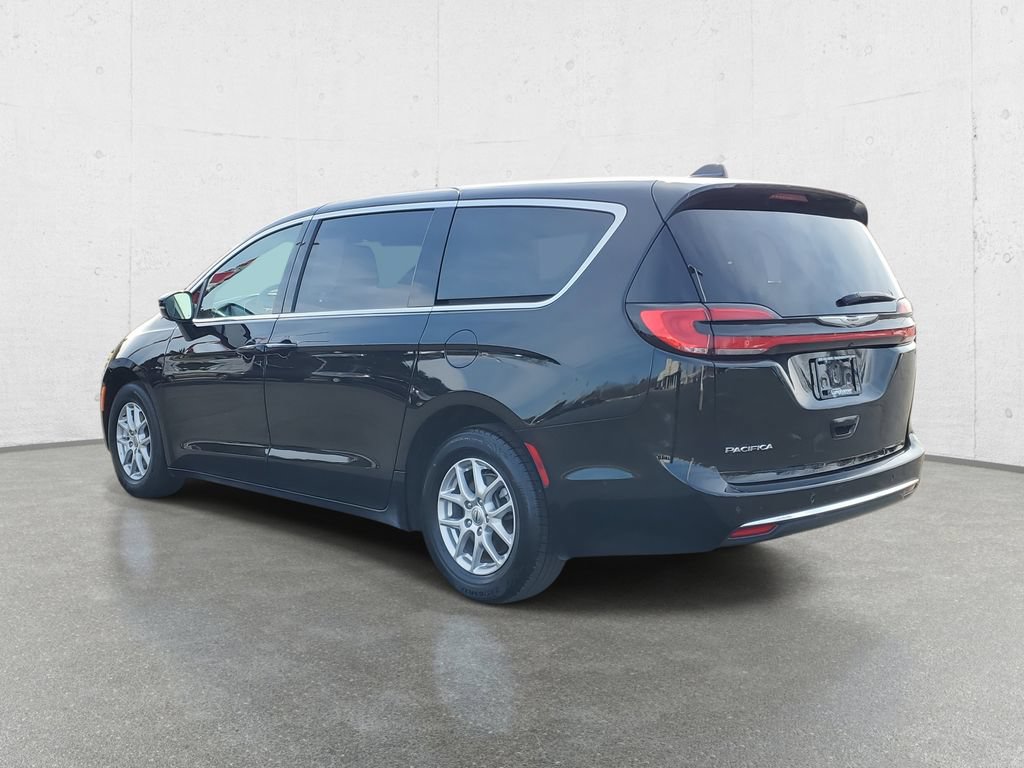 Used 2025 Chrysler Pacifica Select FWD image 5