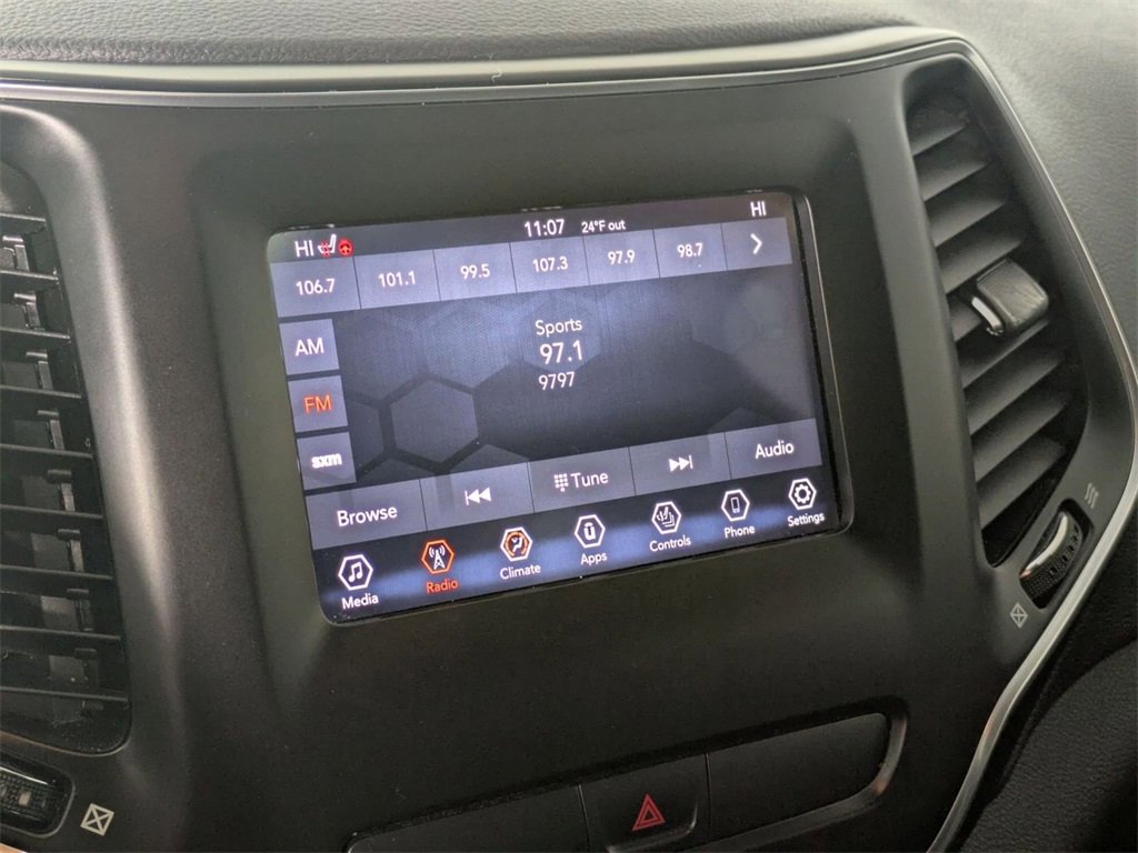 Certified 2019 Jeep Cherokee Latitude Plus w/ Comfort/Convenience Group image 22