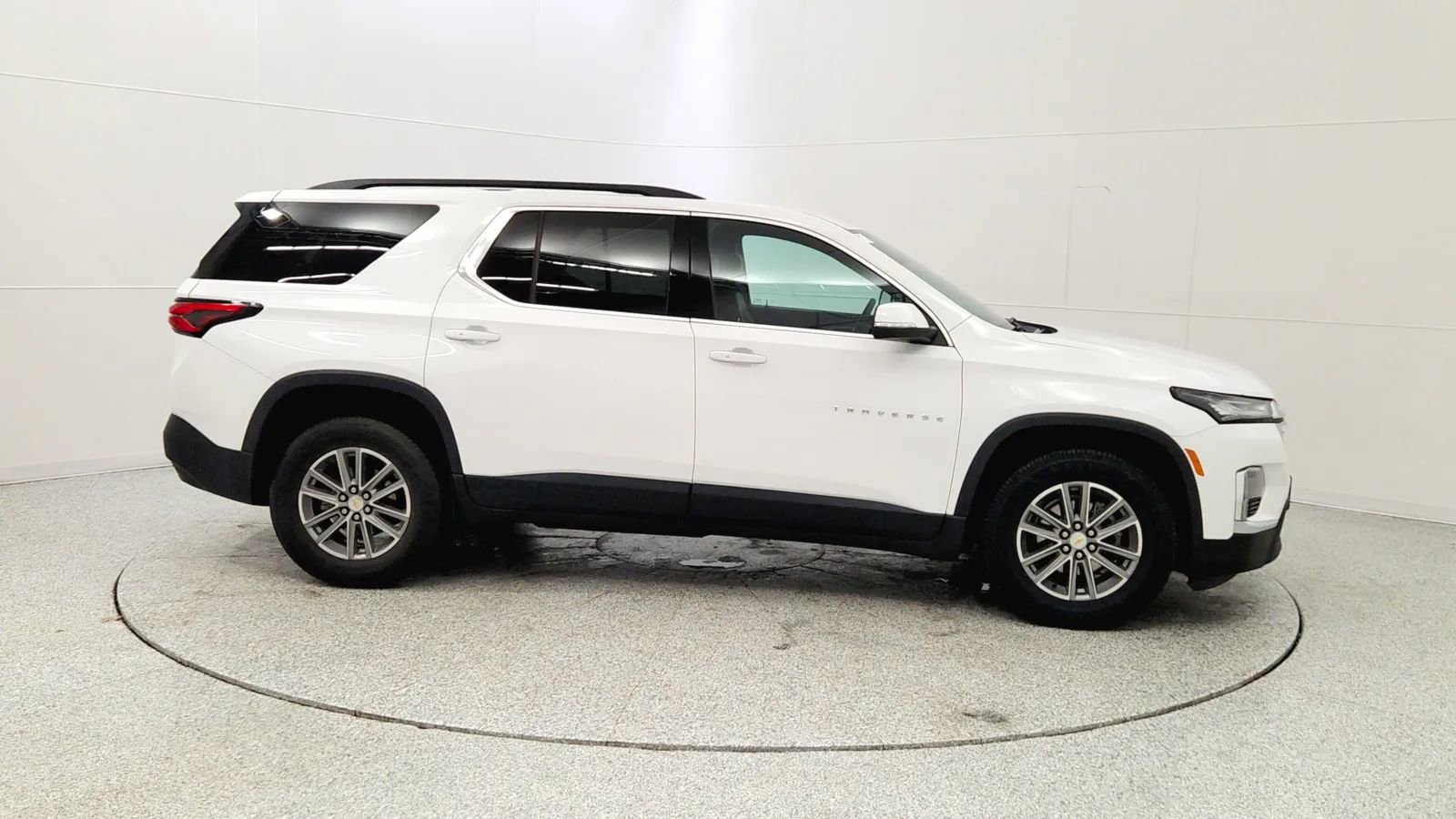 Used 2023 Chevrolet Traverse LT image 8