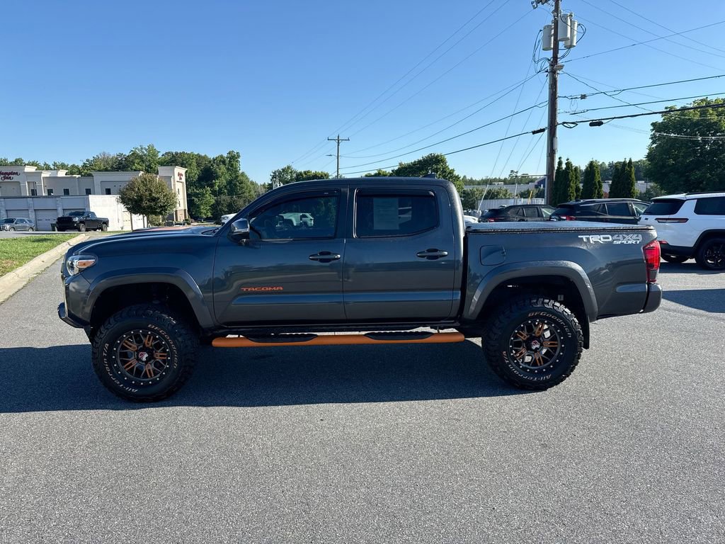 Used 2019 Toyota Tacoma TRD Sport AWD/4WD image 4