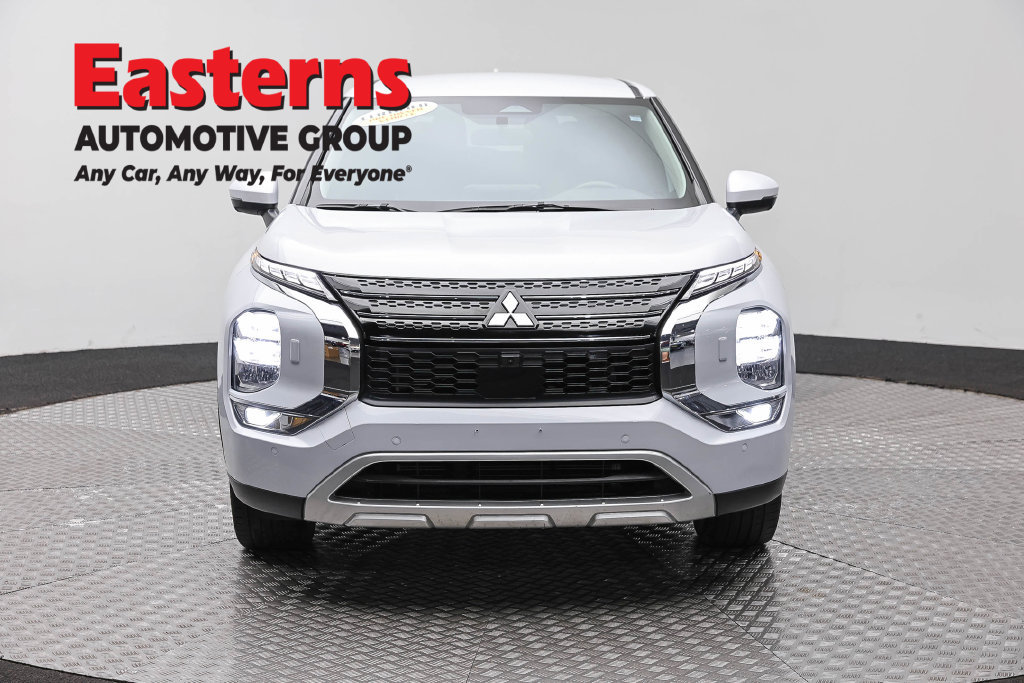 Used 2024 Mitsubishi Outlander SE AWD/4WD image 3