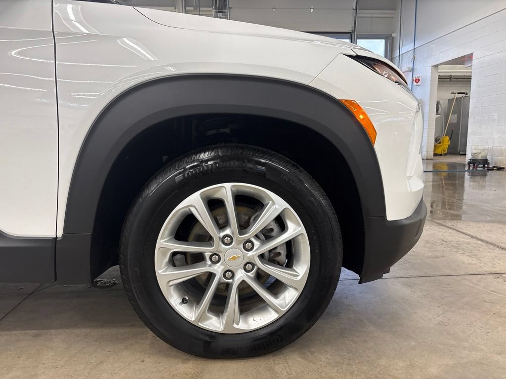 Used 2025 Chevrolet TrailBlazer LS w/ LS Convenience Package AWD/4WD image 28