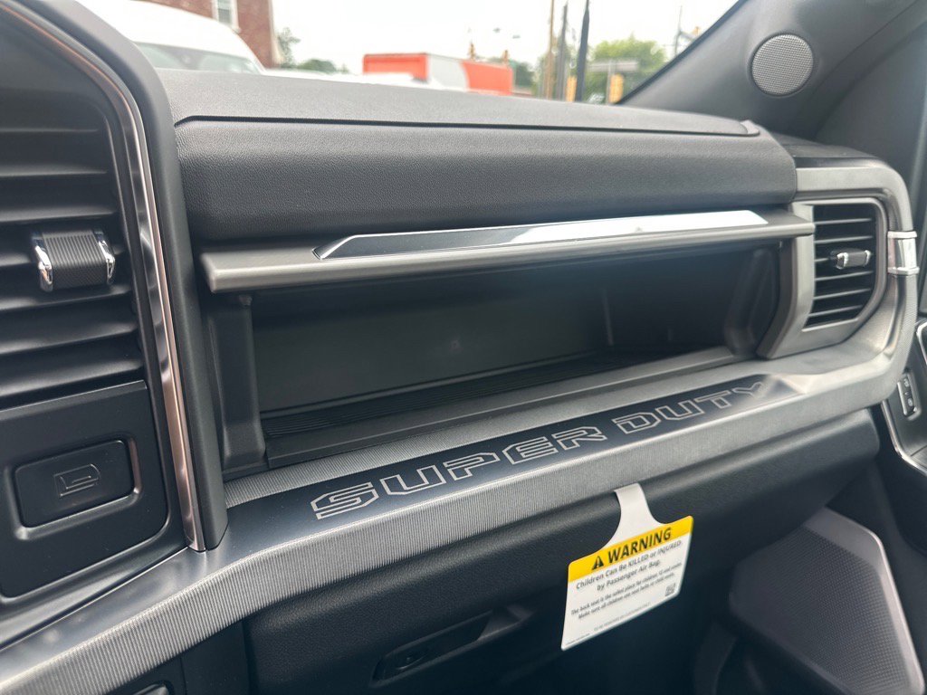 New 2025 Ford F250 Platinum image 34