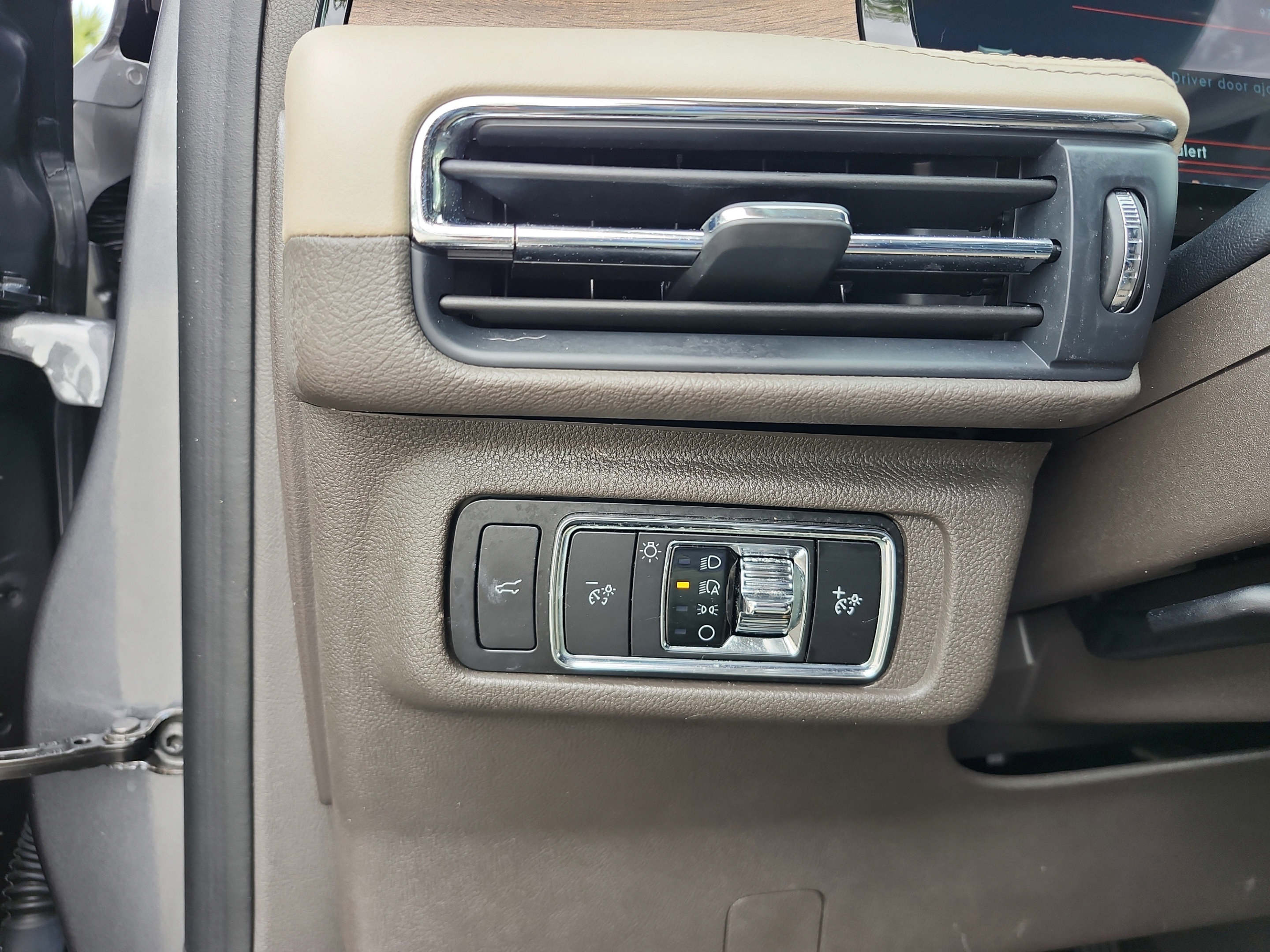 Used 2023 Lincoln Corsair Reserve FWD image 11