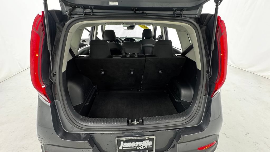 Used 2022 Kia Soul LX w/ Technology Package FWD image 16