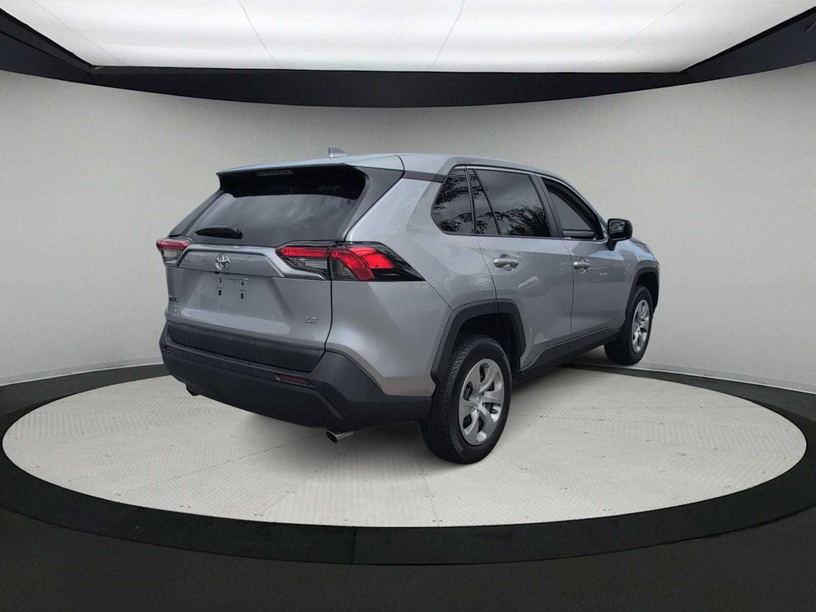 Used 2023 Toyota RAV4 LE FWD image 8
