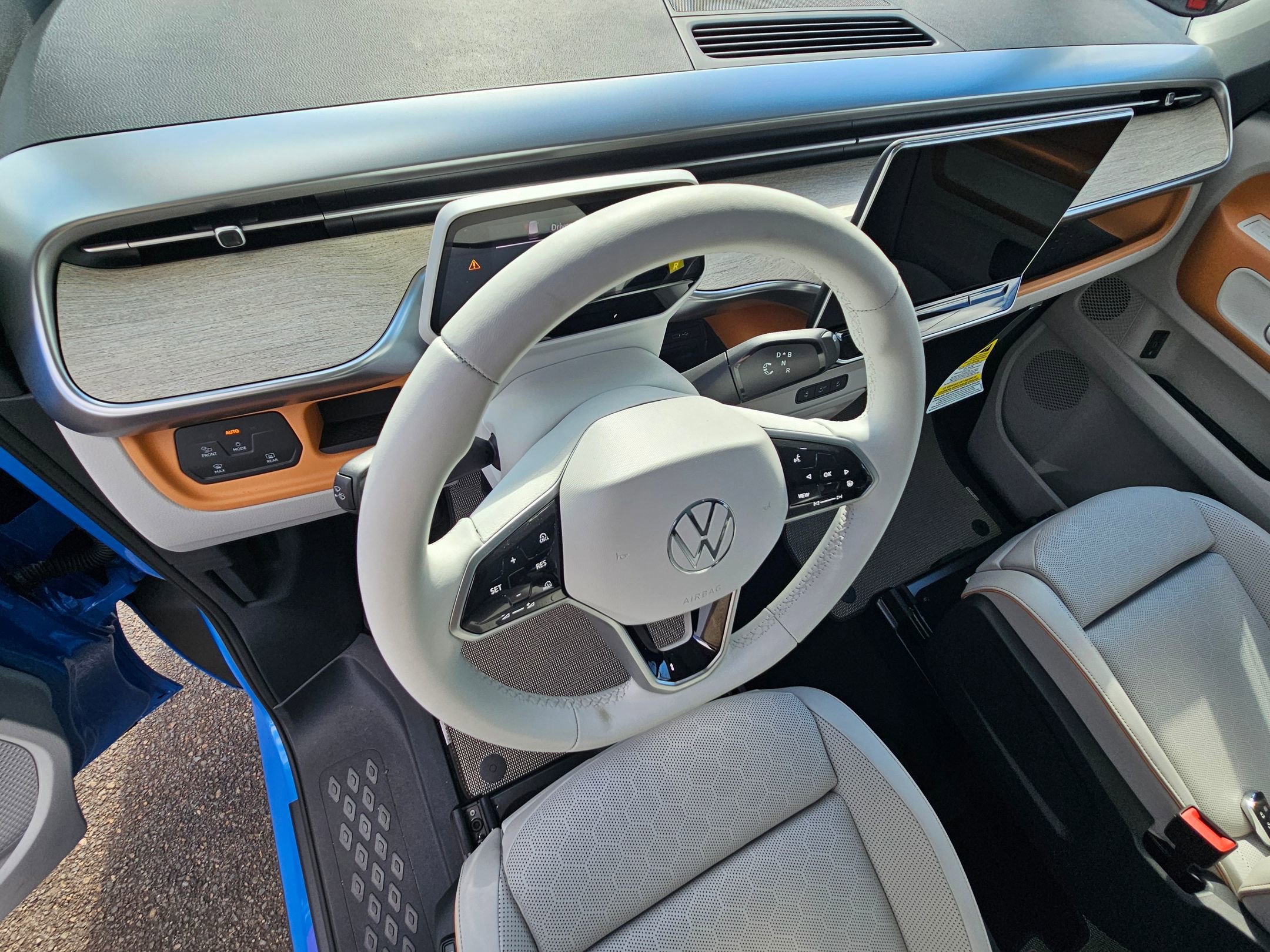 New 2025 Volkswagen ID. Buzz 1st Edition AWD/4WD image 13