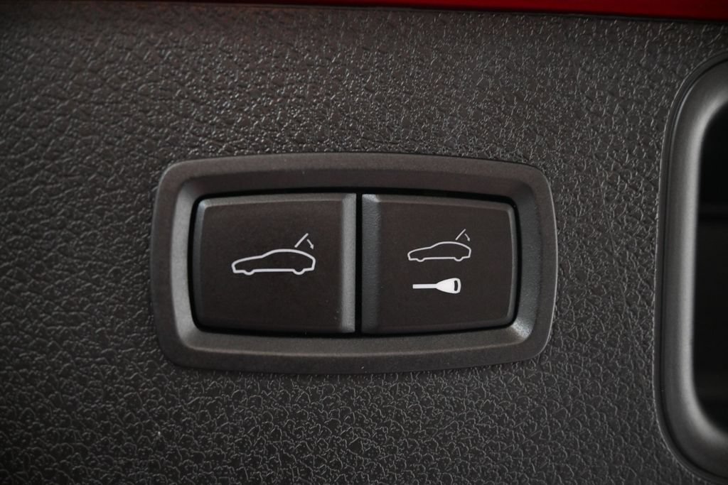 Certified 2024 Porsche Macan AWD/4WD image 26
