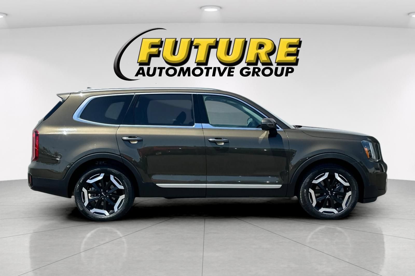 Used 2024 Kia Telluride S w/ S Sunroof Package AWD/4WD image 3