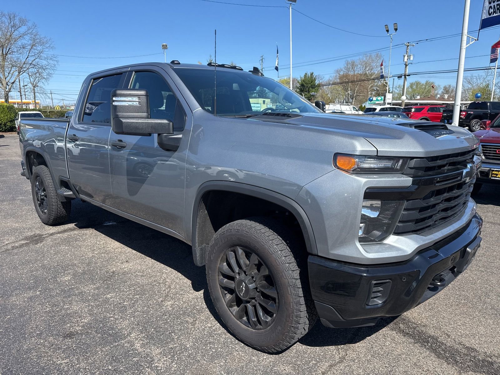 Used 2025 Chevrolet Silverado 2500 Custom w/ Custom Value Package image 3