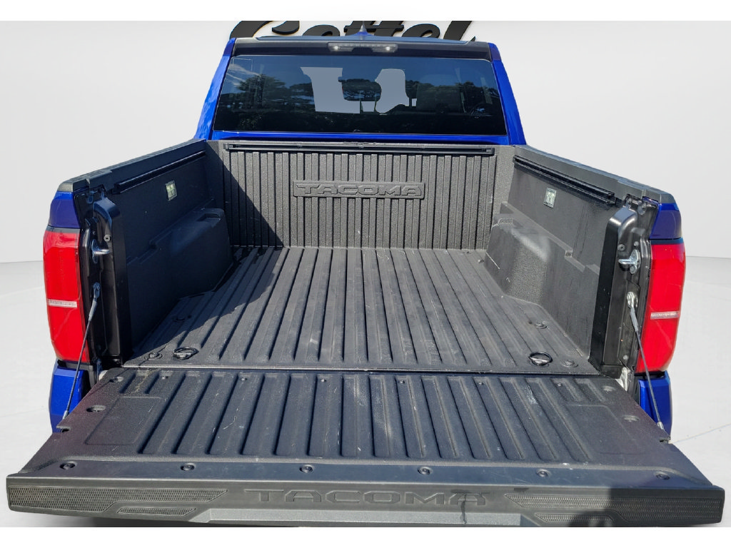 Certified 2025 Toyota Tacoma SR5 AWD/4WD image 9