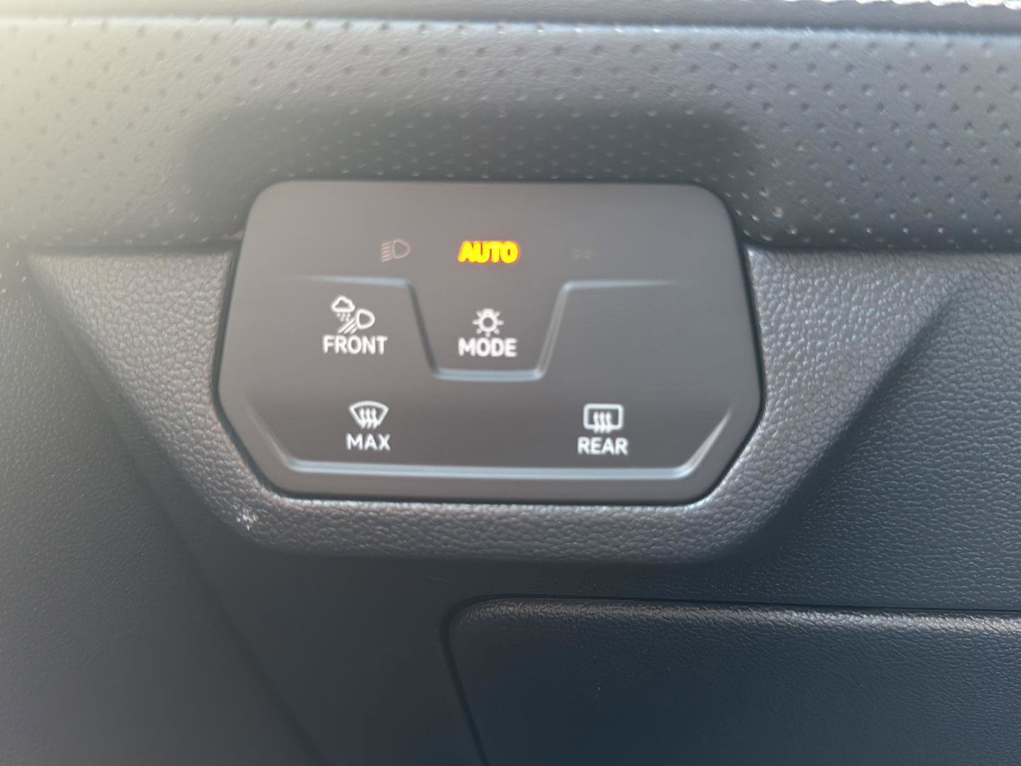 New 2026 Volkswagen Atlas Cross Sport SE image 21