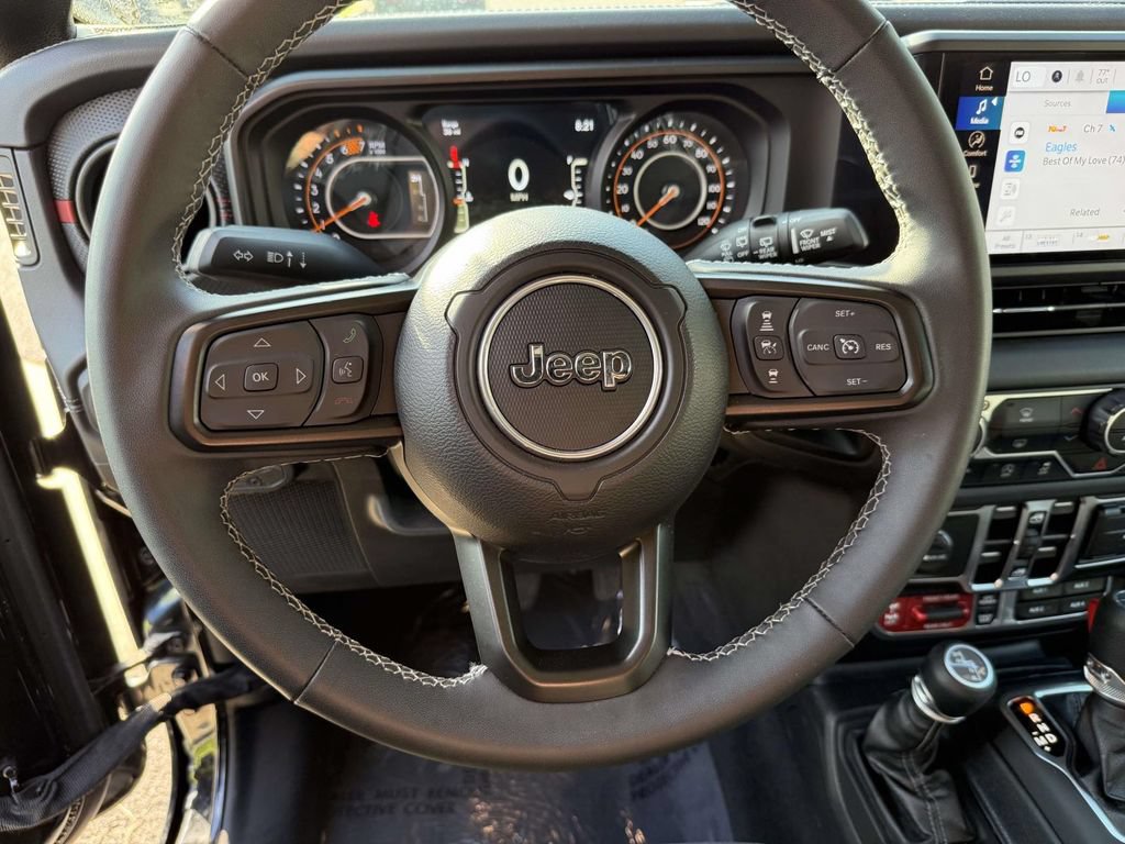 Used 2025 Jeep Wrangler Unlimited Rubicon AWD/4WD image 19