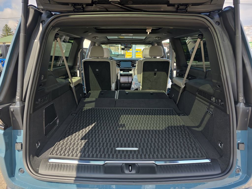 New 2026 Jeep Grand Wagoneer L Summit image 14