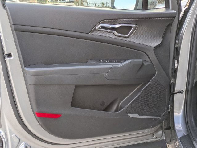 Used 2024 Kia Sportage LX image 2