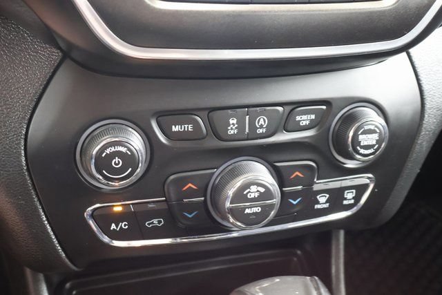 Used 2022 Jeep Cherokee Trailhawk w/ Comfort/Convenience Group AWD/4WD image 21