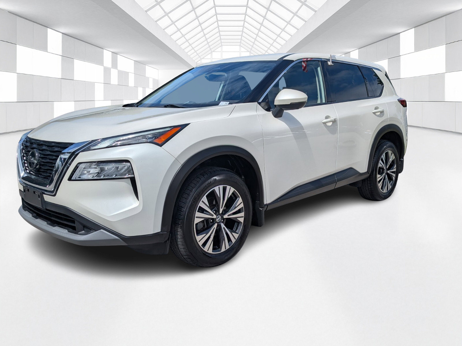 Used 2021 Nissan Rogue SV image 3