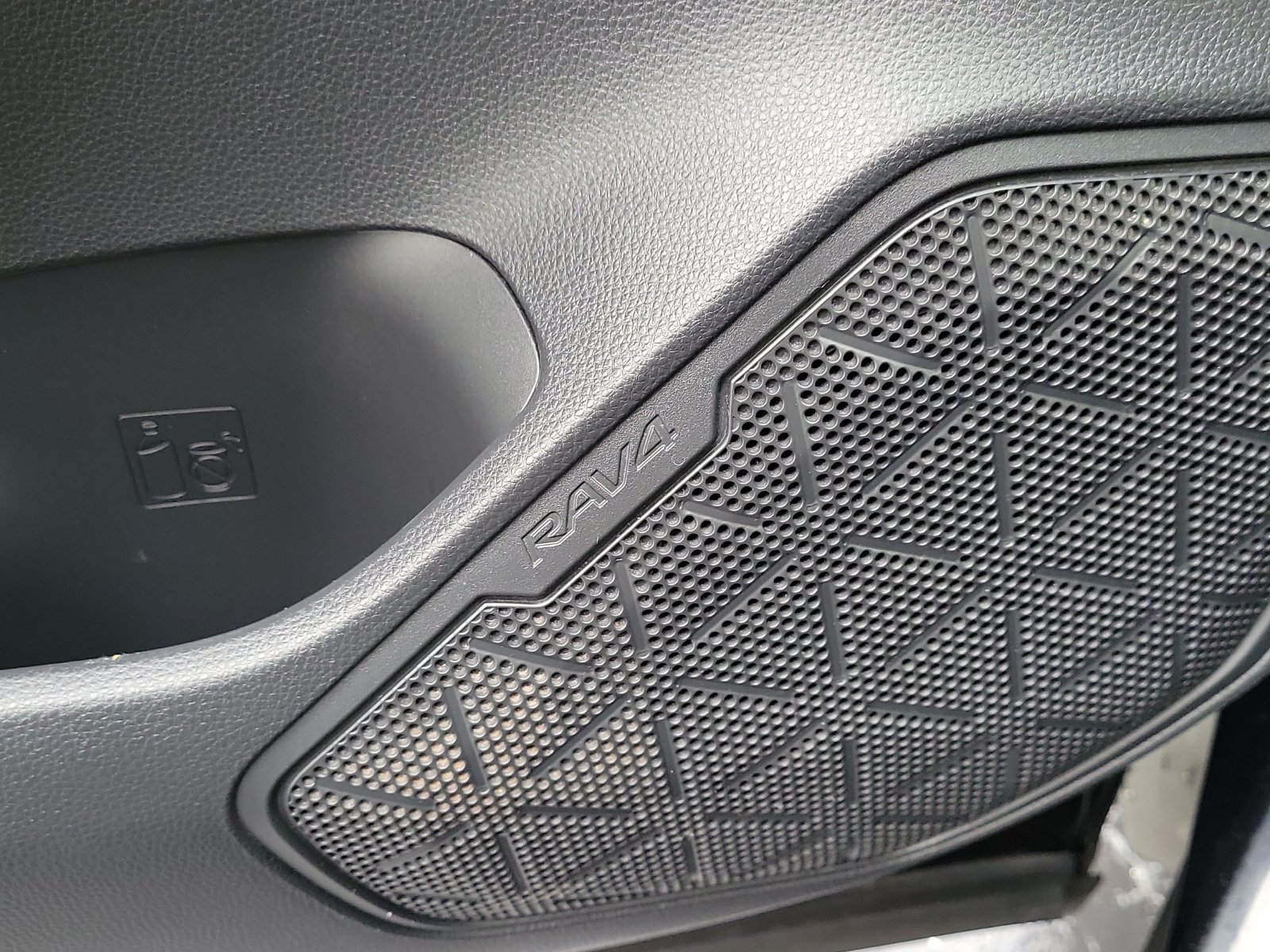 Used 2019 Toyota RAV4 XLE w/ Convenience Package FWD image 19
