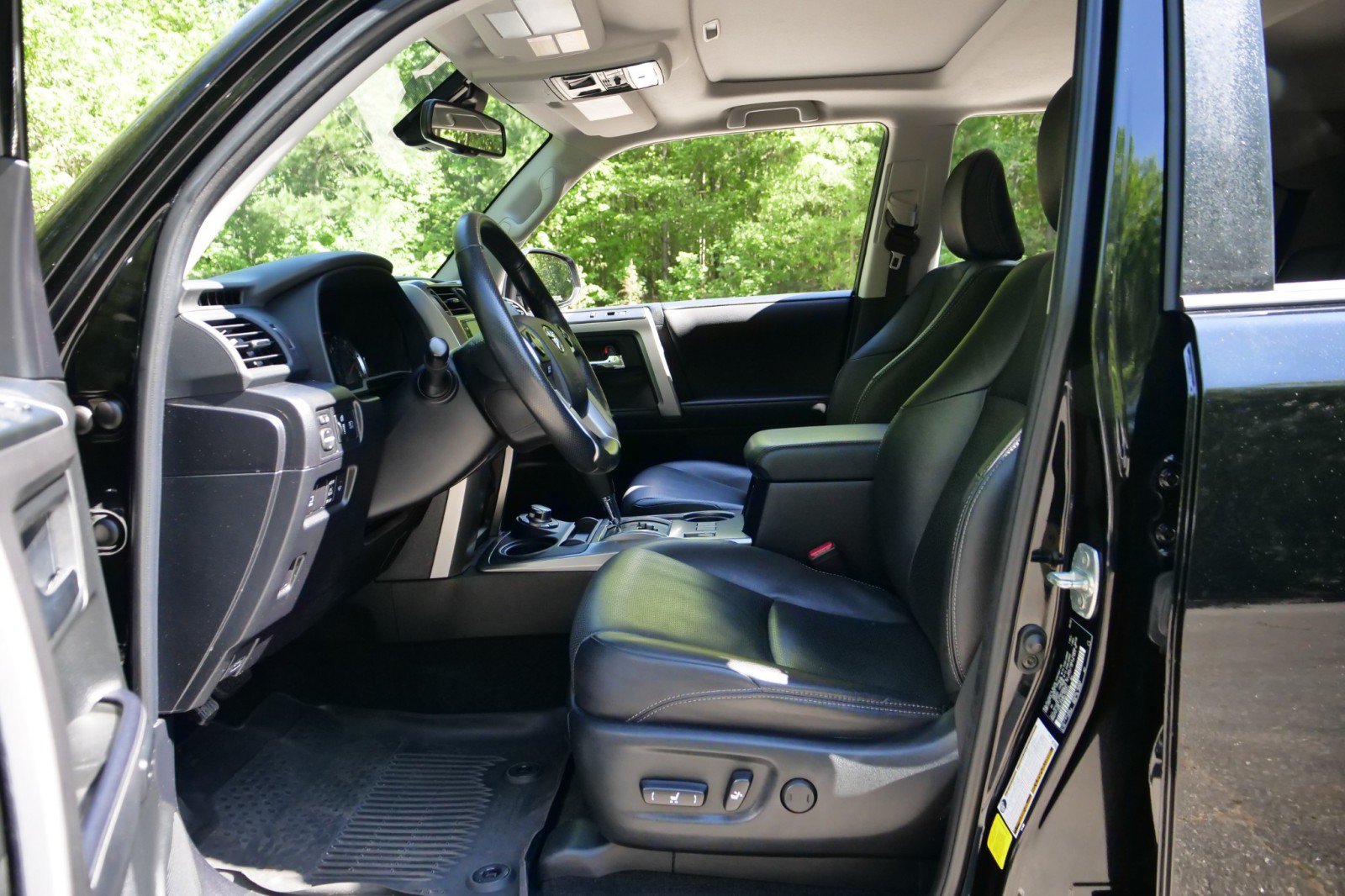 Used 2023 Toyota 4Runner Limited AWD/4WD image 23