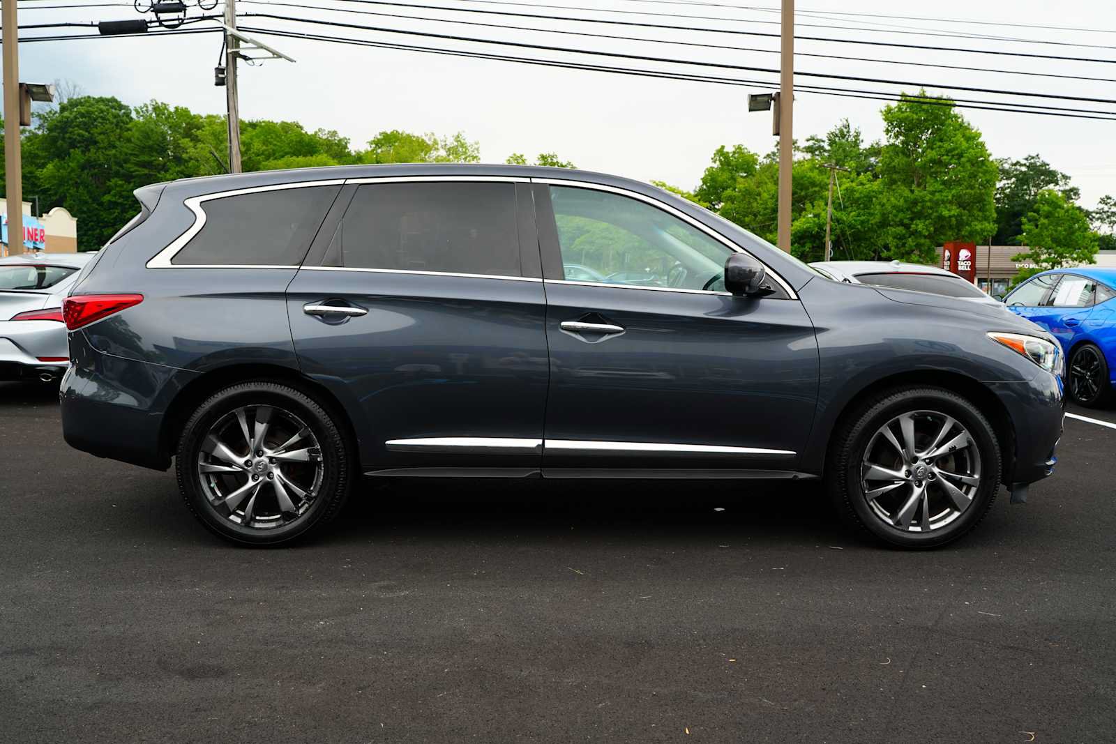 Used 2013 INFINITI JX35 AWD w/ Premium Pkg image 8