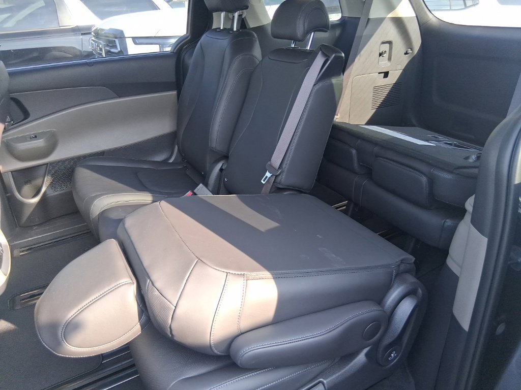 Certified 2026 Kia Carnival EX FWD image 15