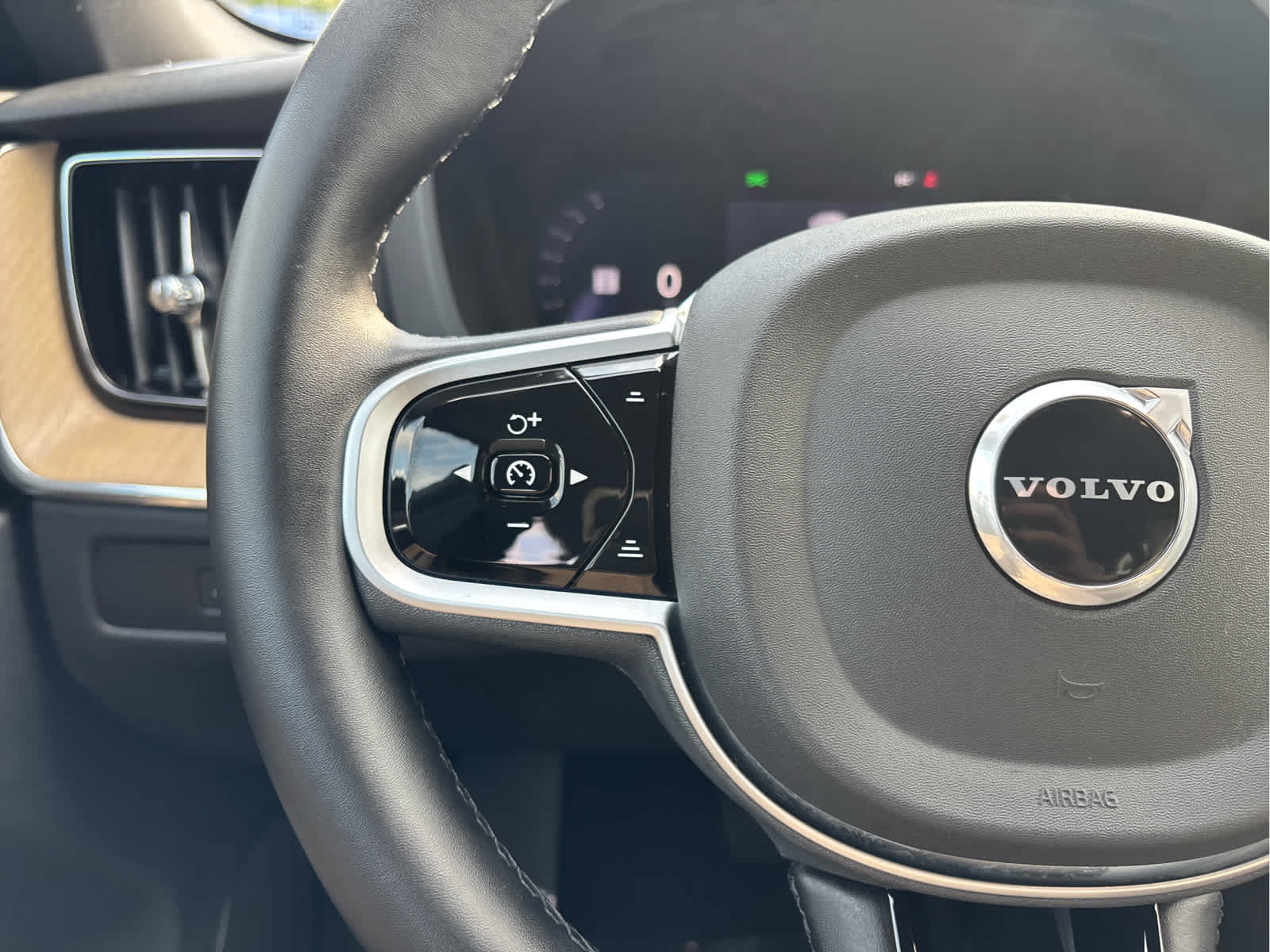 Used 2026 Volvo XC60 B5 Plus AWD/4WD image 20