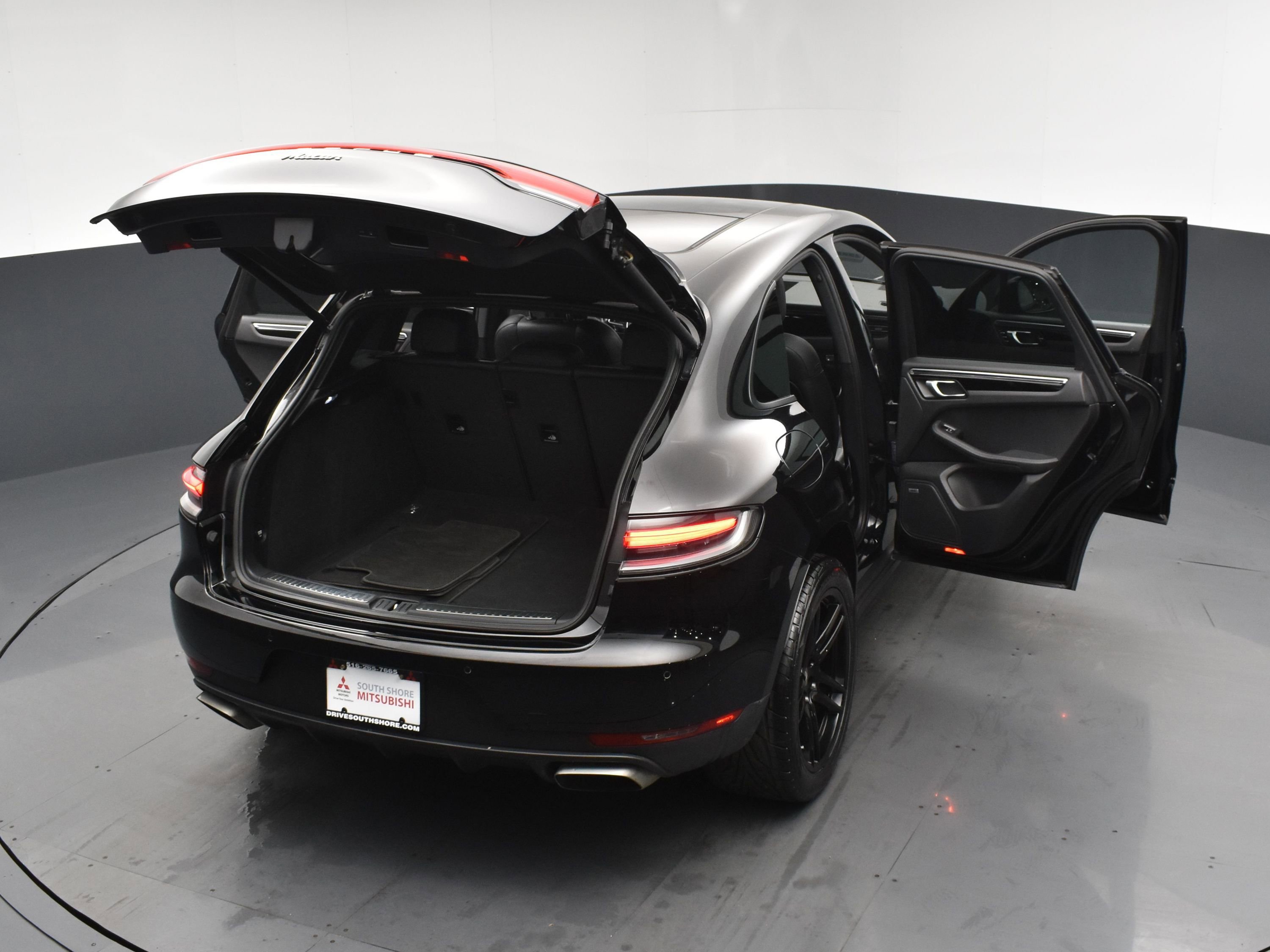 Used 2019 Porsche Macan AWD/4WD image 24