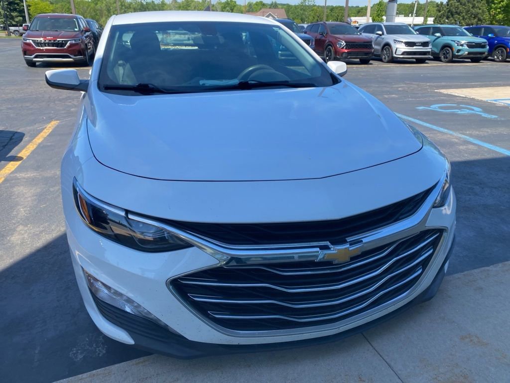 Used 2020 Chevrolet Malibu LT FWD image 2