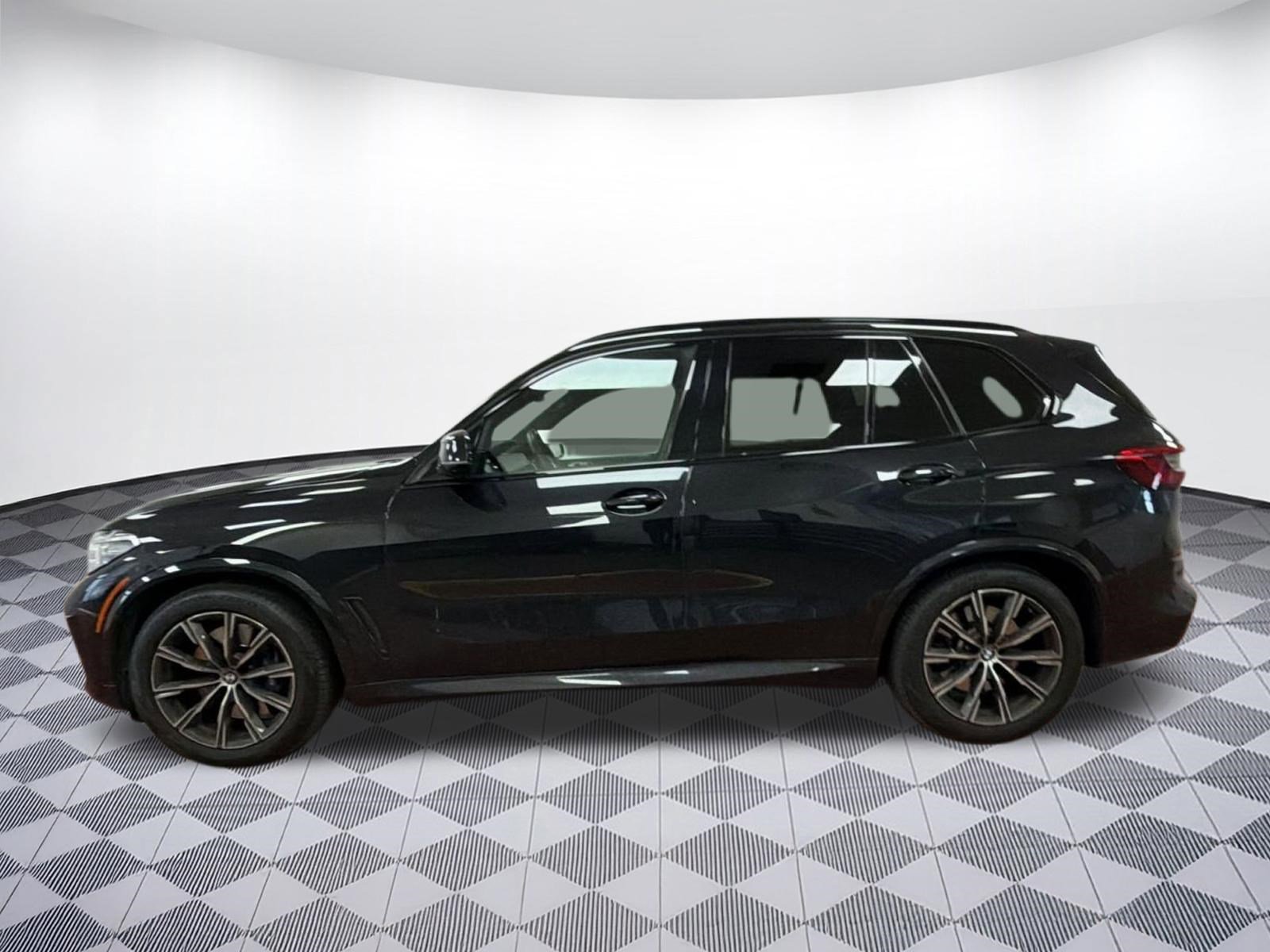 Used 2019 BMW X5 xDrive40i w/ M Sport Package image 2