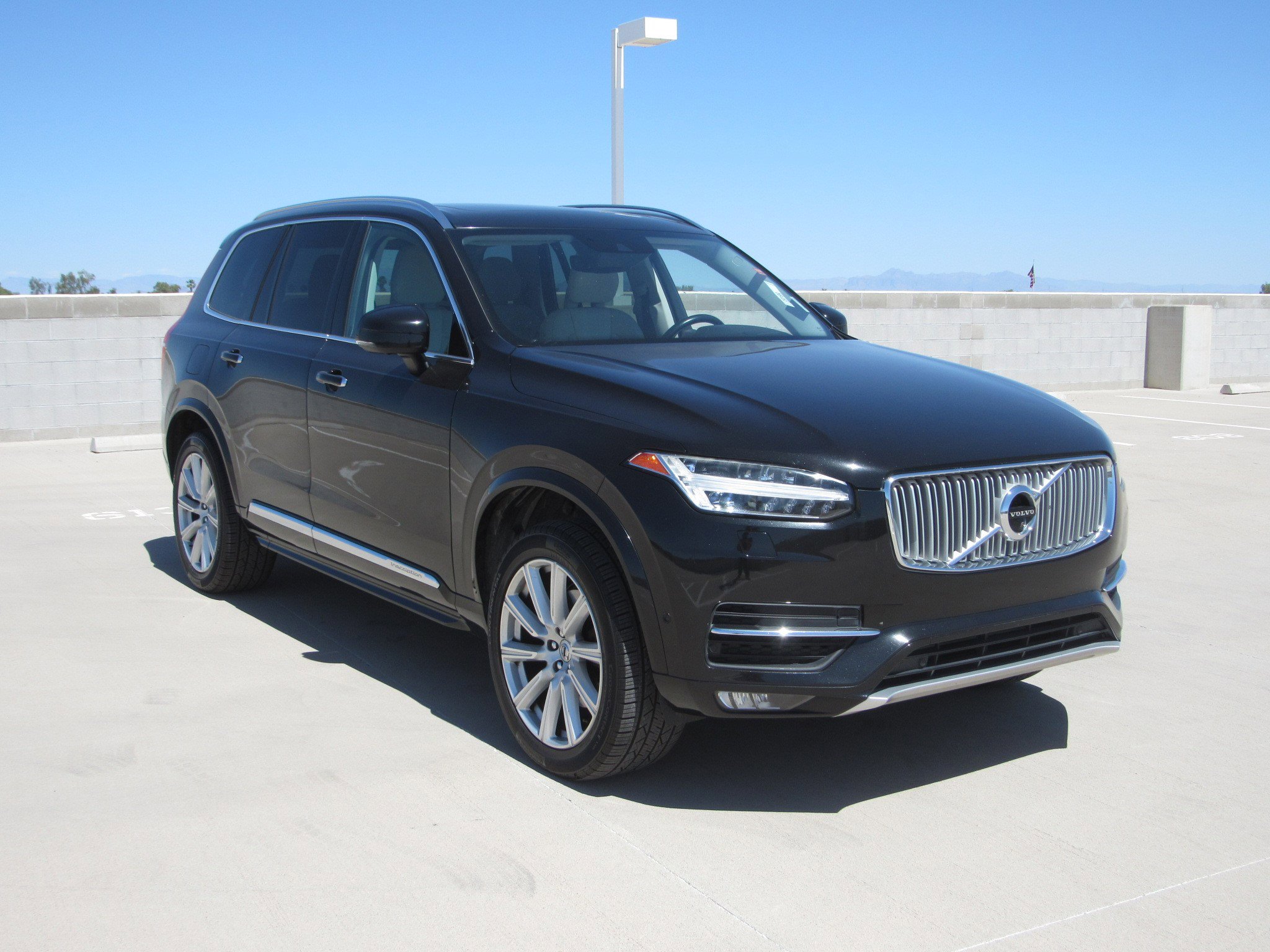 Used 2016 Volvo XC90 T6 Inscription w/ Vision Package AWD/4WD image 2