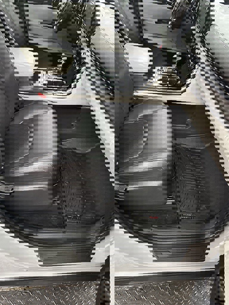 Used 2022 Kia Carnival EX image 43