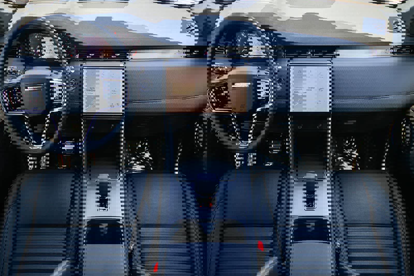 New 2026 Land Rover Discovery Sport Landmark image 12