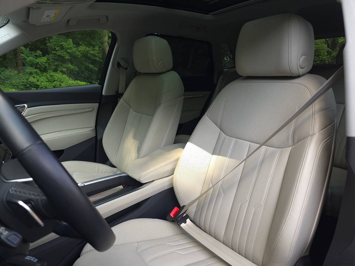 Used 2024 Audi Q8 e-tron Prestige w/ Prestige Package AWD/4WD image 13