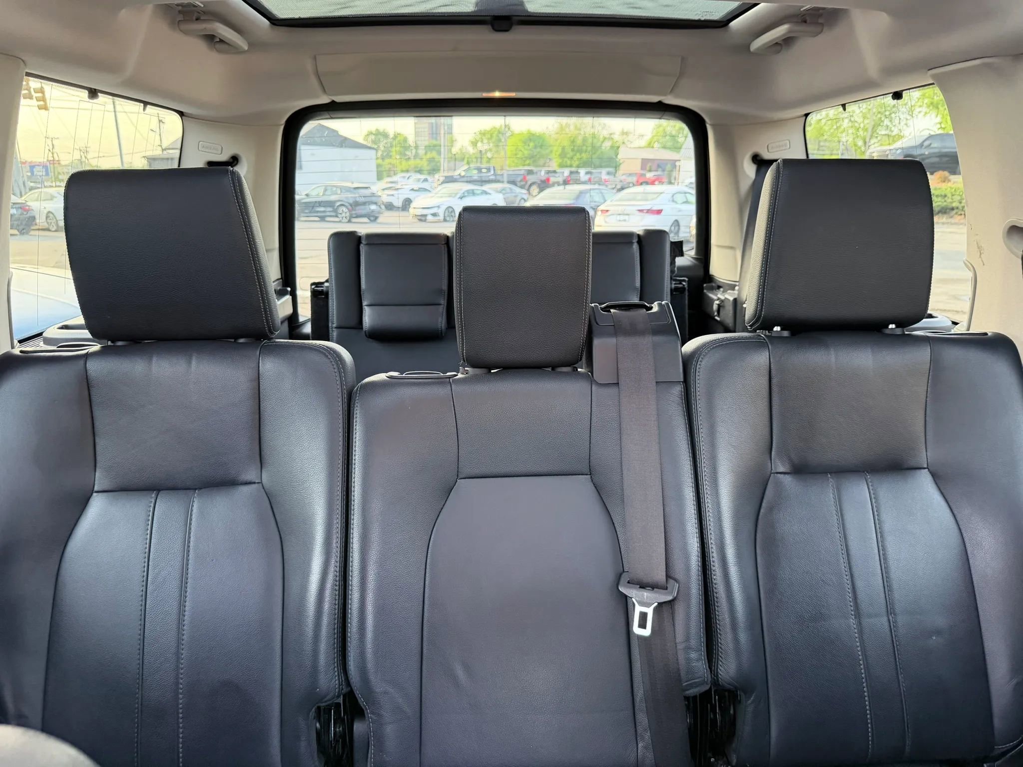 Used 2015 Land Rover LR4 HSE AWD/4WD image 31