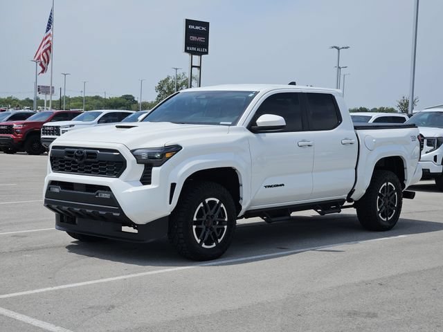 Used 2025 Toyota Tacoma TRD Sport AWD/4WD image 3