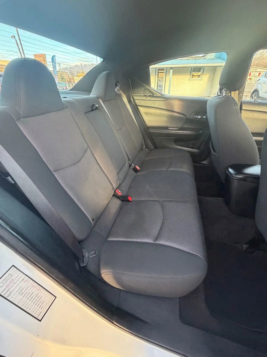 Used 2012 Dodge Avenger SE image 17