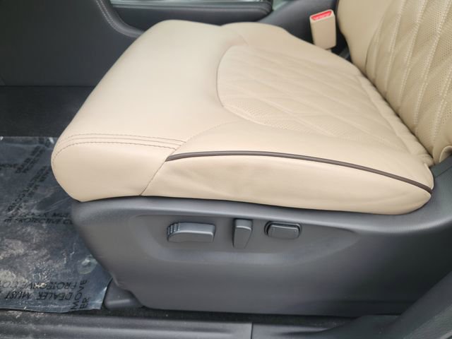 Used 2024 Nissan Armada Platinum w/ Captain's Chairs Package RWD image 17
