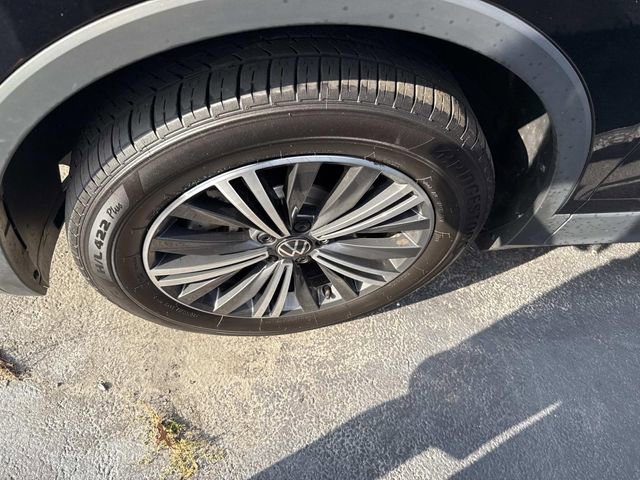 Used 2024 Volkswagen Tiguan Wolfsburg Edition image 12