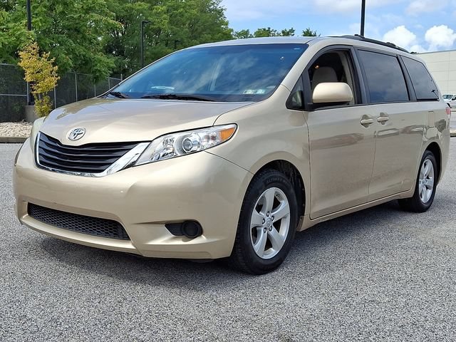 Used 2013 Toyota Sienna LE w/ Towing Pkg FWD image 6