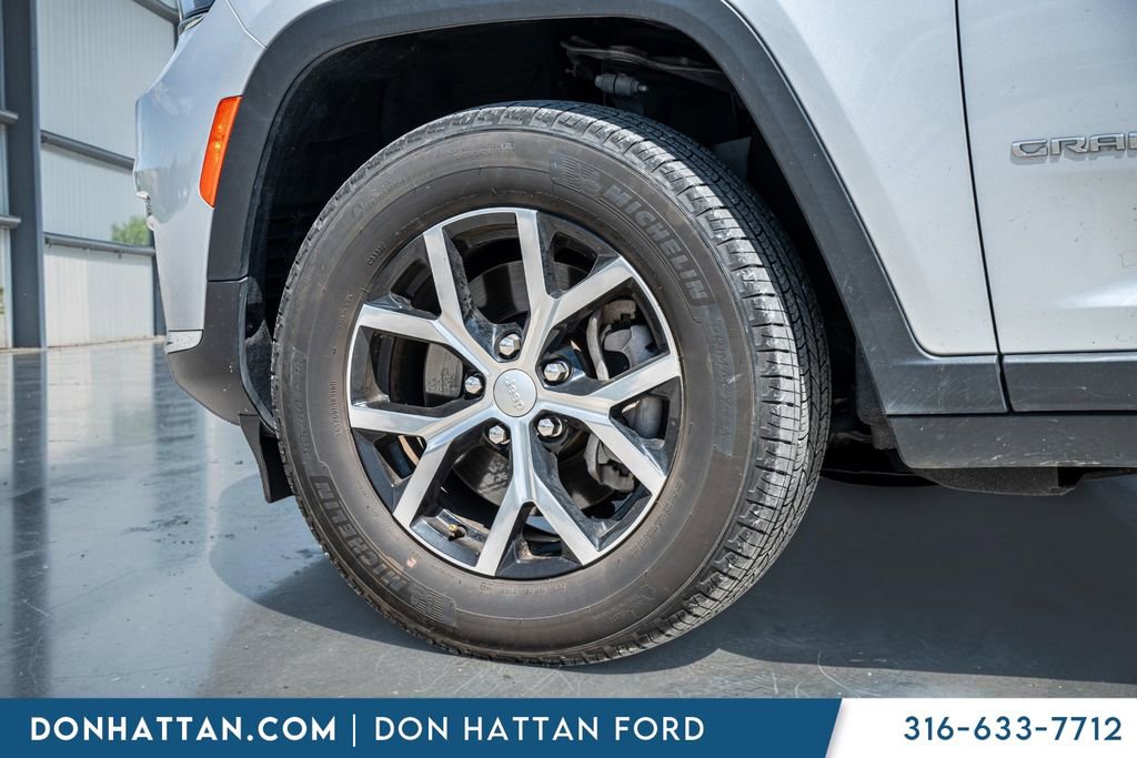 Used 2023 Jeep Grand Cherokee L Limited AWD/4WD image 37